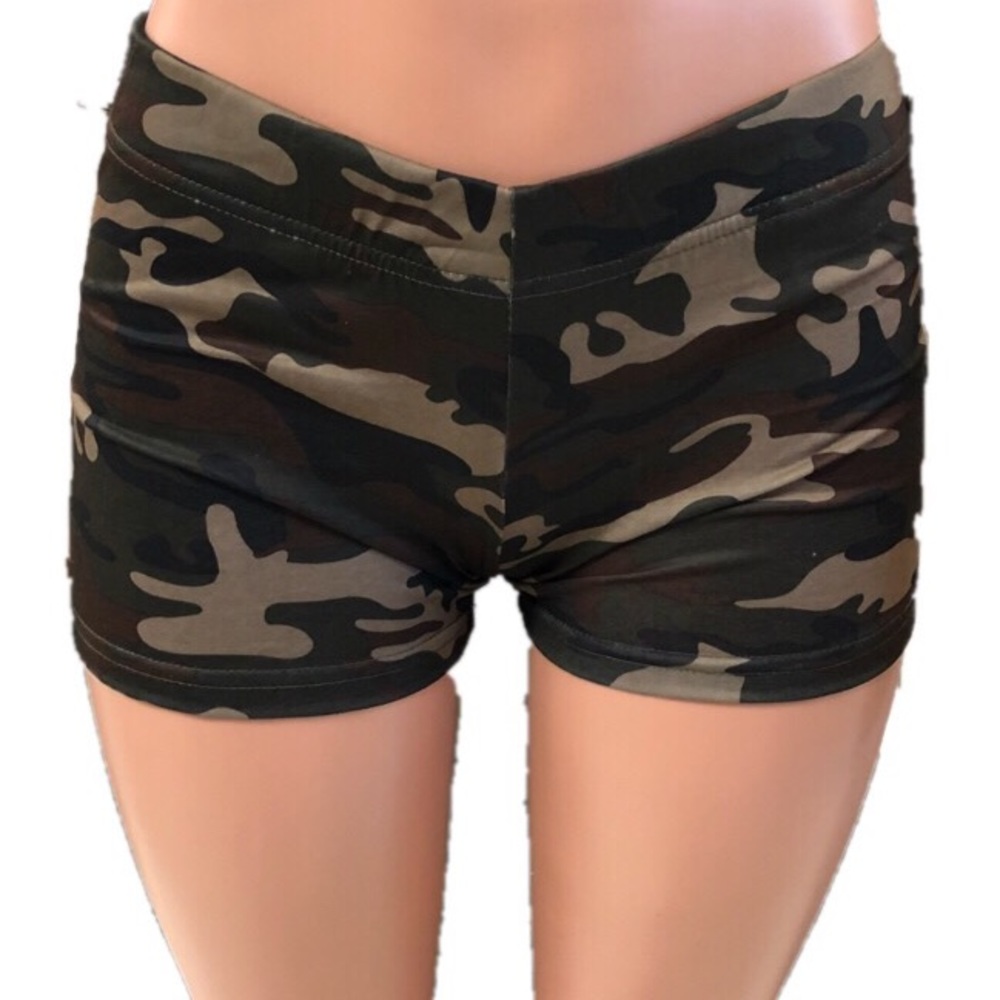 ⬇️1️⃣5️⃣Camo Large Shorts NWOT